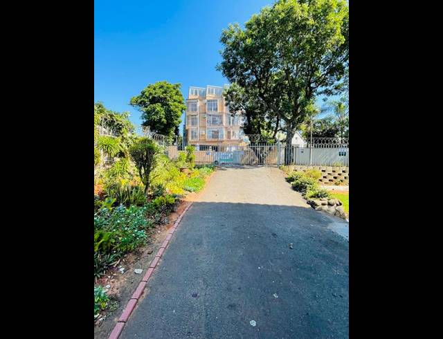 2 BEDROOM APARTMENT FOR SALE IN WINDERMERE